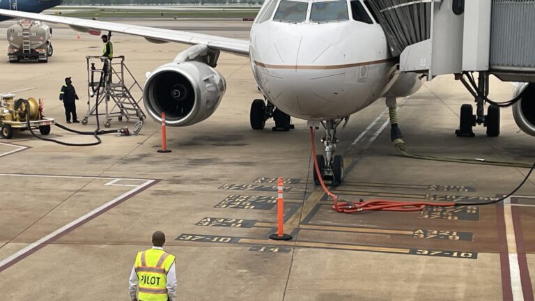 U.S. airlines cool hiring after adding employees in post-Covid spree