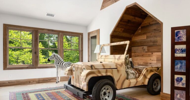 Mirrored Baths Peacock Enclosures and Other Wild NY Listings