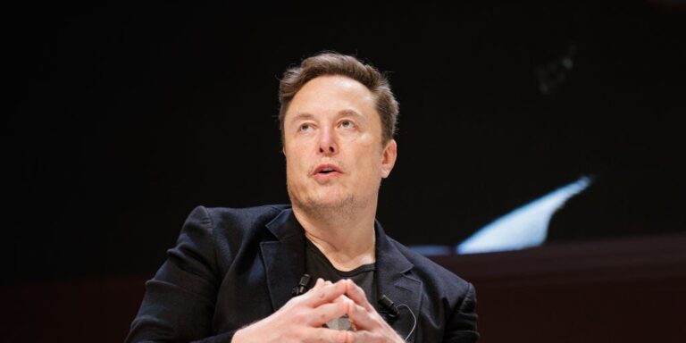 Elon Musk Keeps Tweeting, Which Won’t Help His Ad Woes