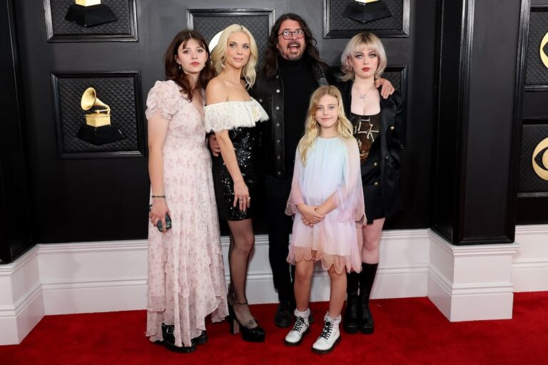 Foo Fighters Rocker Confesses To Affair & Love Child