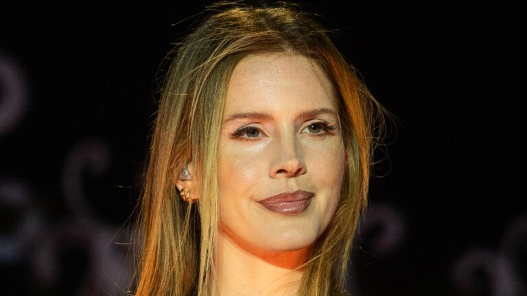 Lana Del Rey Breaks Silence About Her Wedding, Pissed At Paparazzi