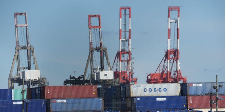 Striking Dockworkers to Return to Work Amid Ongoing Negotiations