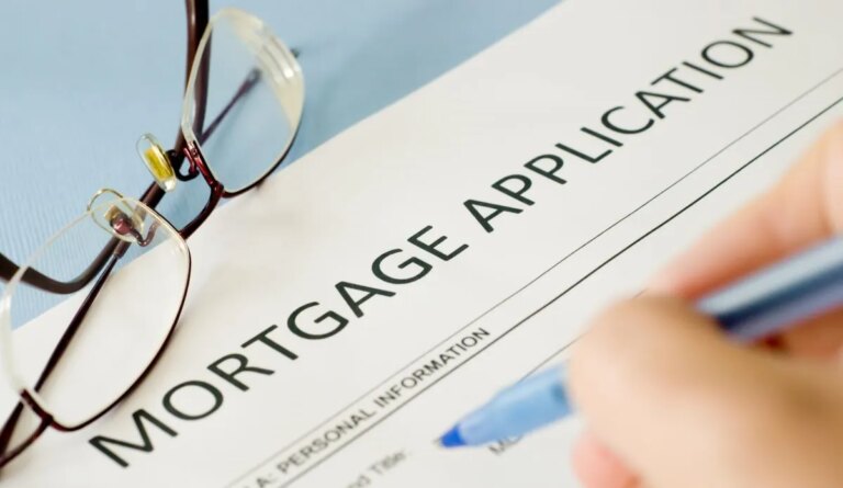 Mortgage applications nosedive 17% – HousingWire