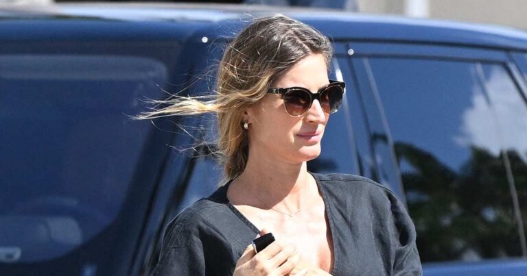 Pregnant Gisele Bundchen Shows Off Baby Bump, Steps Out in Miami