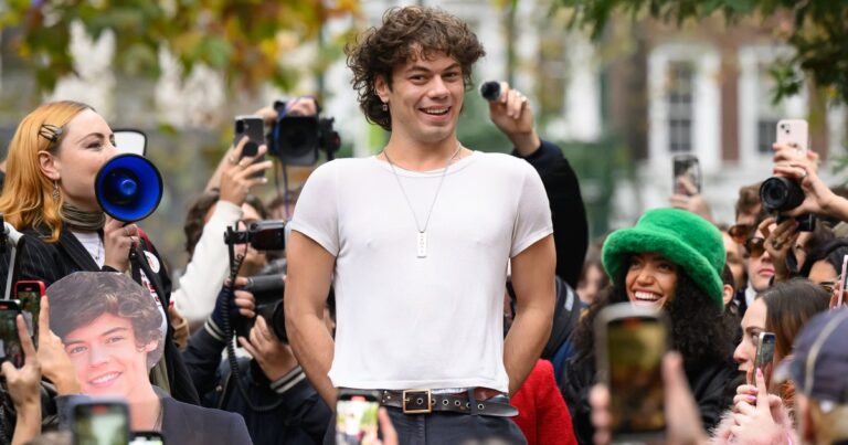 Harry Styles Clones Descend on London for Celeb Lookalike Contest