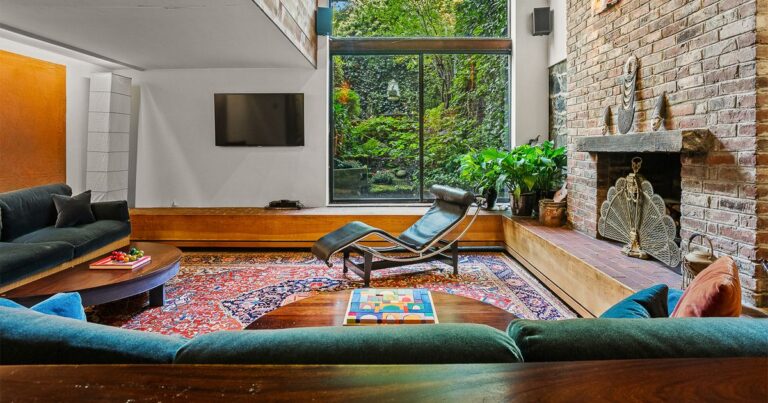 A Country Home in Brooklyn Heights