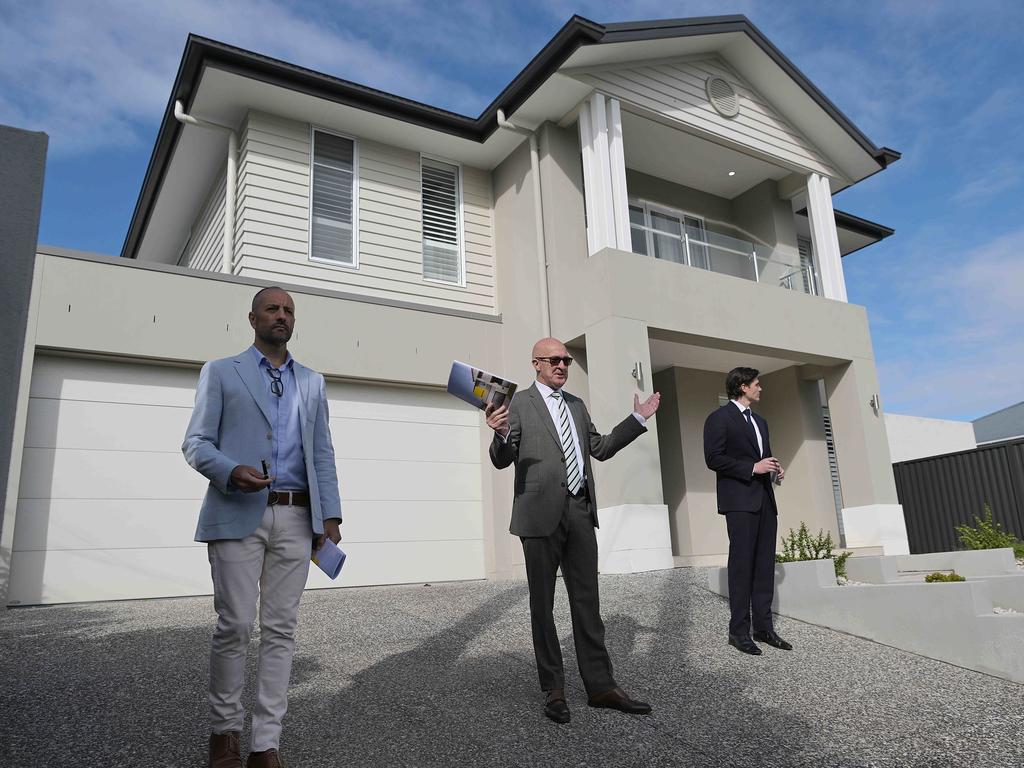 How to navigate the weak property market and secure a better deal How to navigate the weak property market and secure a better deal