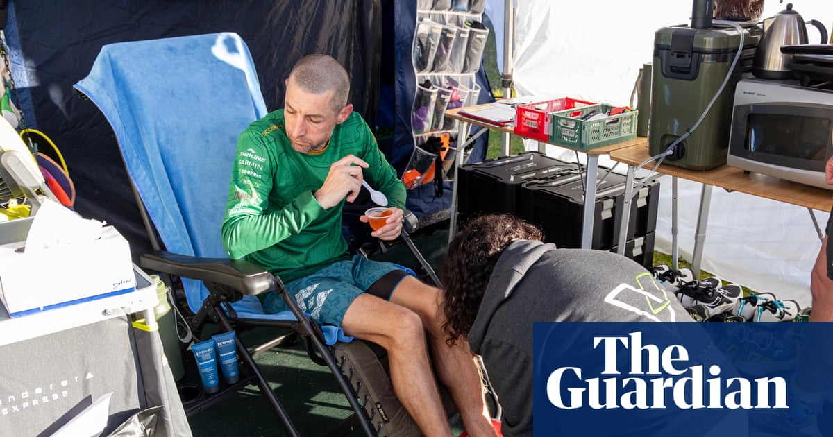 Record-breaking ultrarunner has 500ml of pus drained from leg: ‘I just didn’t quite feel right’ Record-breaking ultrarunner has 500ml of pus drained from leg: ‘I just didn’t quite feel right’