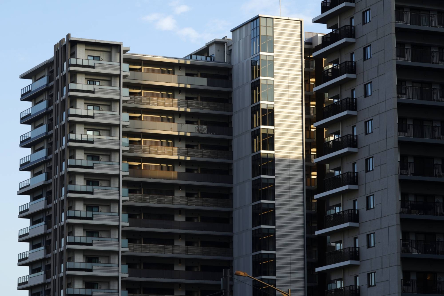 Japan FSA to examine real estate lending risks as rates climb Japan FSA to examine real estate lending risks as rates climb