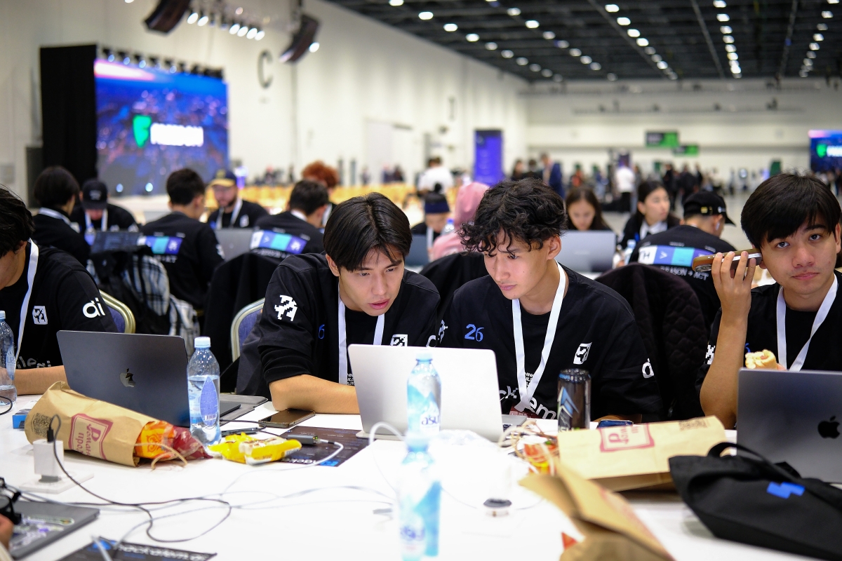 Two students work together on a single computer during HackAlem AI Hackathon