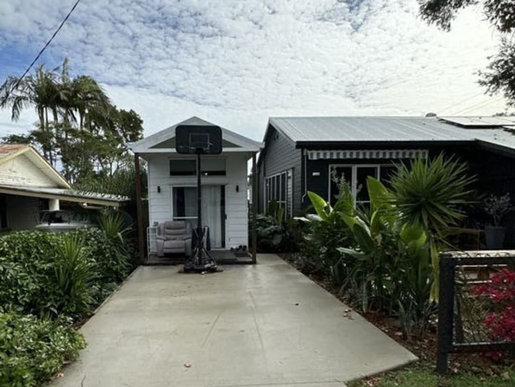 Homeless Queensland man blasts $480-a-week driveway rental Homeless Queensland man blasts $480-a-week driveway rental